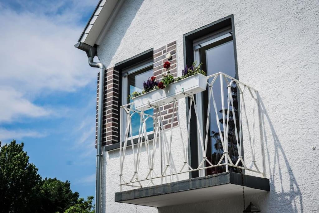 Schoenes Haus Mit Grossem Garten زيلينغنشتات المظهر الخارجي الصورة