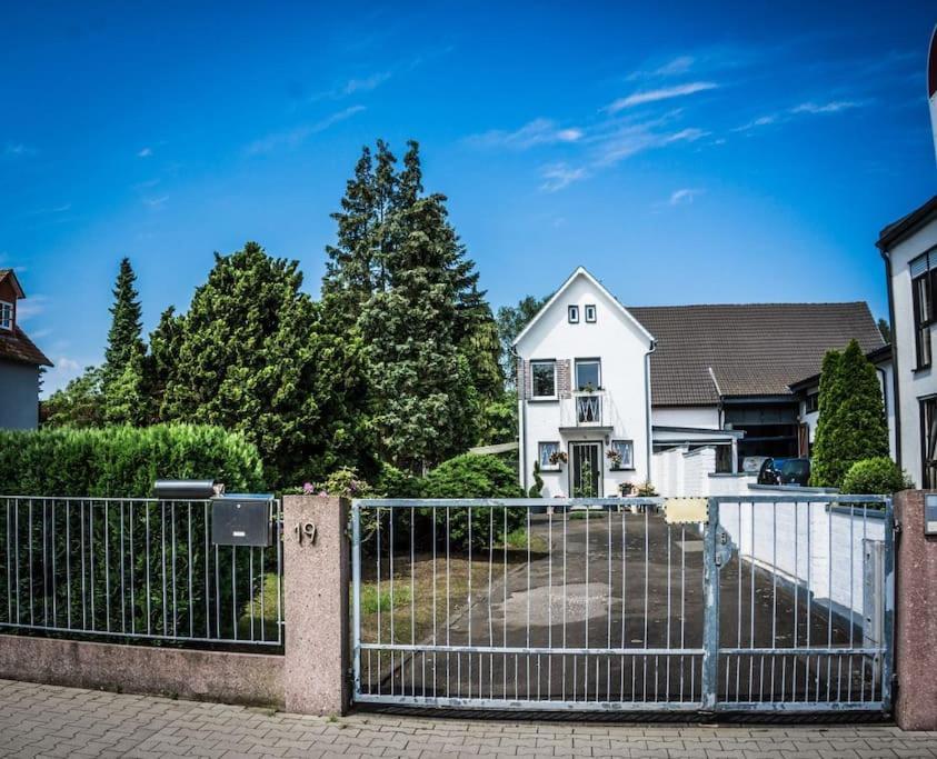 Schoenes Haus Mit Grossem Garten زيلينغنشتات المظهر الخارجي الصورة